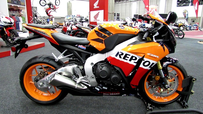 Thay nhớt repsol moto racing 4t 10w40 cho honda cbr 1000rr sự lựa chọn hoàn hảo - 2