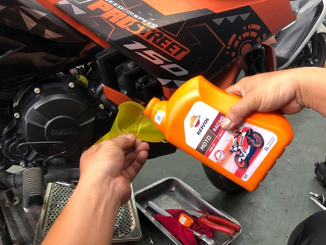 Xe côn tay exciter 150 đi bao nhiêu km thì thay nhớt - 5