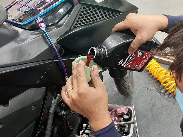 Satria f150 đi bao lâu thi thay loc nhơt thay bao nhiêu lit - 9