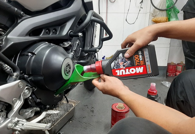 Nhớt motul 7100 10w50 có tốt không giá bao nhiêu tiền - 3