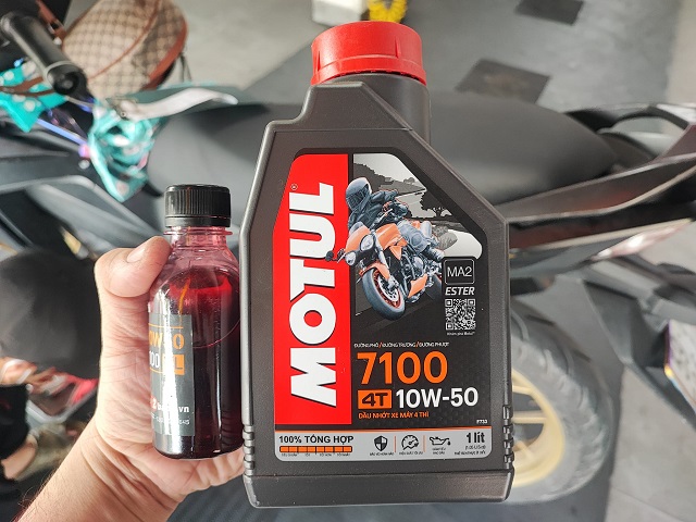 Nhớt motul 7100 10w50 có tốt không giá bao nhiêu tiền - 2