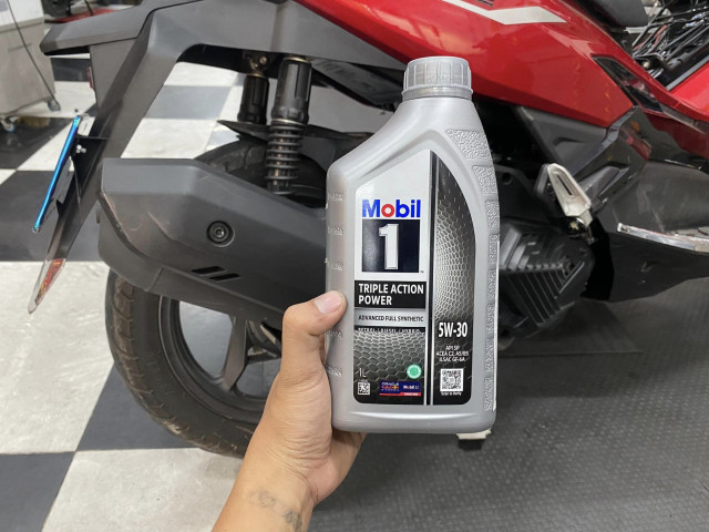 Honda adv 160 thay nhơt bao nhiêu ml nên chon loai nao tôt nhât - 3