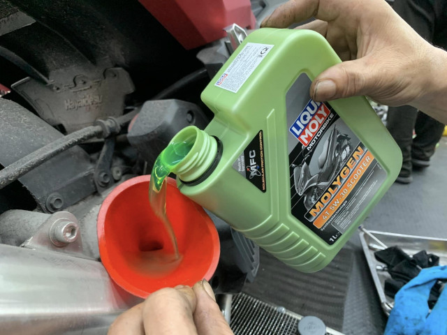 Xe máy bị ngập nước cần thay nhớt nào - 6