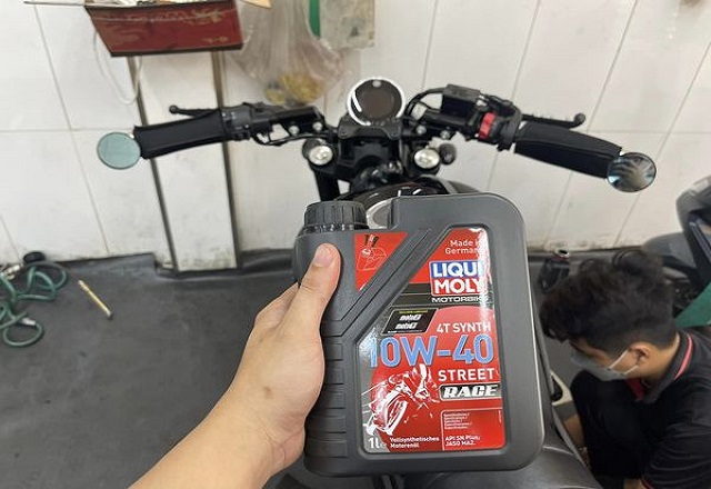 Xe máy bị ngập nước cần thay nhớt nào - 4