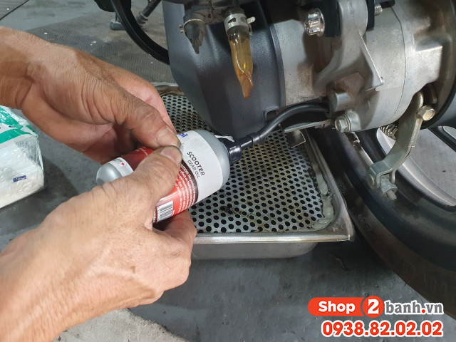 Xe máy bị ngập nước cần thay nhớt nào - 7