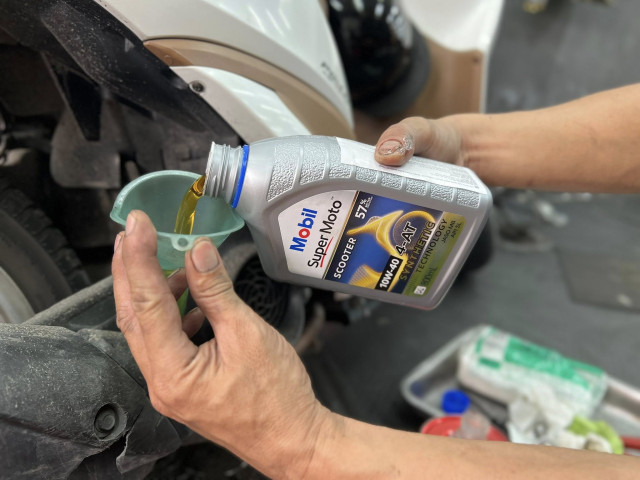 Nhớt mobil super moto scooter 10w40 800ml - 2