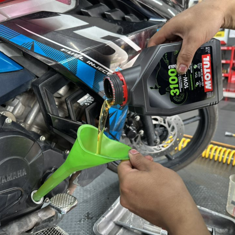 Nhớt Motul 3100 Gold 4T 10W40 1L