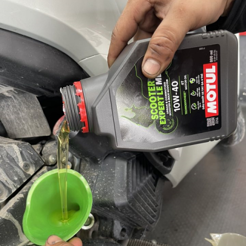 Nhớt Motul Scooter Expert LE 10W40 800ml