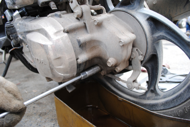 5 lưu ý quan trọng khi bạn thay nhớt xe máy