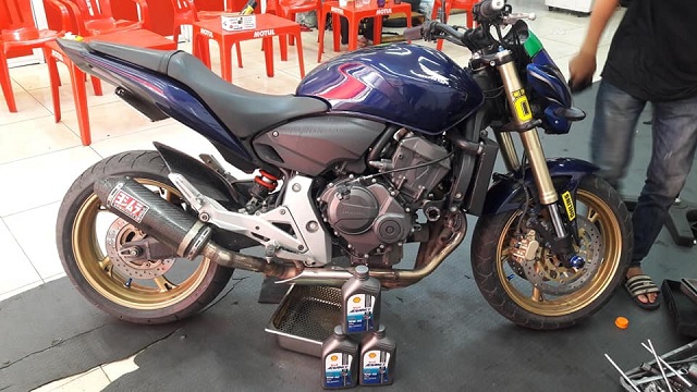 CB600F thay nhớt Shell Advance Ultra 10W40 có phù hợp không?