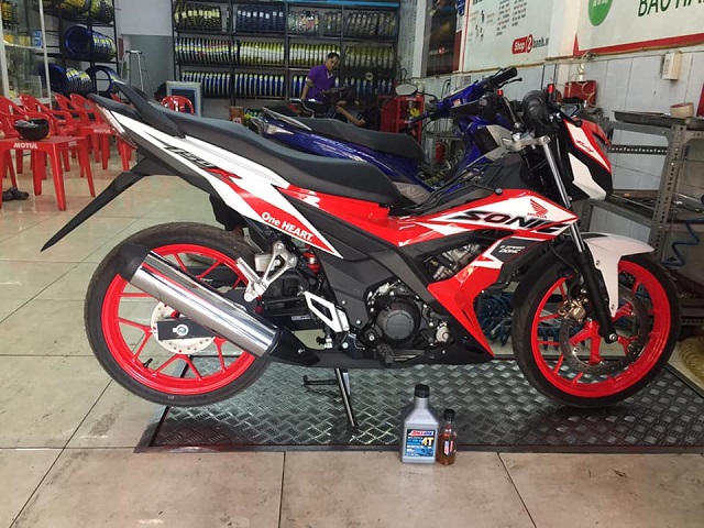 Dung tích nhớt Sonic 150 là bao nhiêu? Thay loại nào tốt?