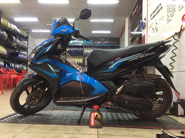Honda AirBlade thay nhớt Motul Scooter Power LE có tốt không?