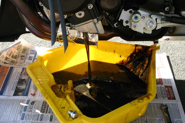 Nhớt Eni Agip dùng cho xe Winner 150 bao lâu thì nên thay?