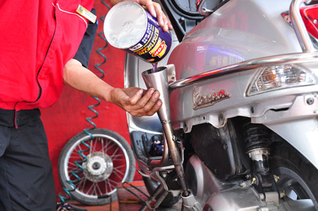 Nhớt xe máy bao lâu nên thay, thông số nhớt thế nào phù hợp?
