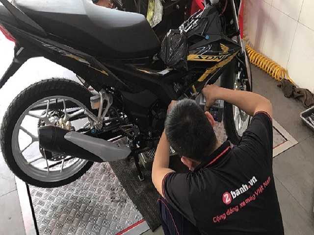 Thay nhớt Amsoil Synthetic Metric cho Honda Sonic 150R có tốt không?