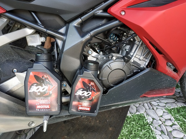 Thay nhớt Motul 300V cho Honda CBR250RR lựa chọn đáng tin cậy