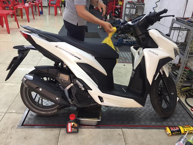 Thay nhớt Motul Scooter Power LE cho Vario có tốt không? Mua ở đâu uy tín?